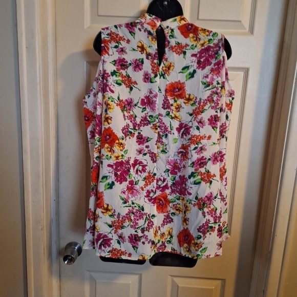 Relativity floral cold shoulder blouse large - Picture 4 of 5